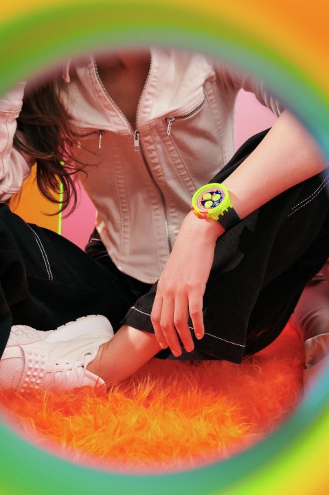 Obrázok z Swatch Neon to the Max