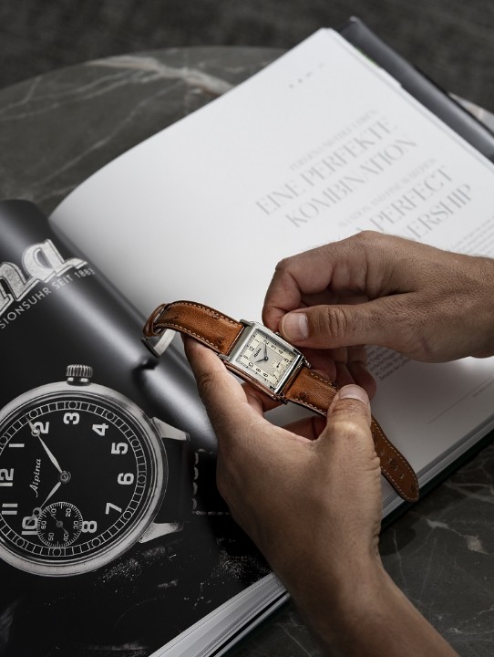 Obrázok z Alpina Alpiner Heritage Carrée Automatic 140 Years