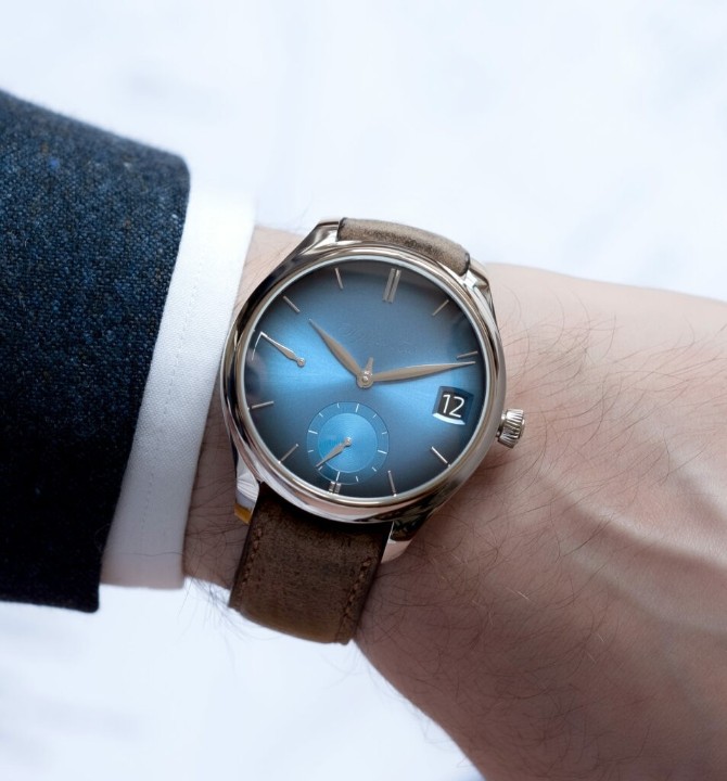 Obrázok z H. Moser & Cie Endeavour Perpetual Calendar Funky Blue