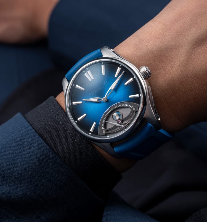 Obrázok z H. Moser & Cie Pioneer Retrograde Seconds Midnight Blue