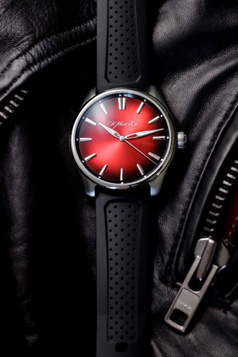 Obrázok z H. Moser & Cie Pioneer Centre Seconds Swiss Mad Red