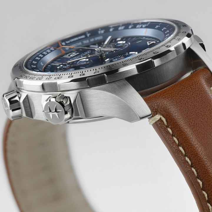 Obrázok z Hamilton Khaki Aviation X-Wind GMT Chrono Quartz