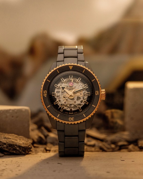 Obrázok z Rado Captain Cook High-Tech Ceramic Skeleton