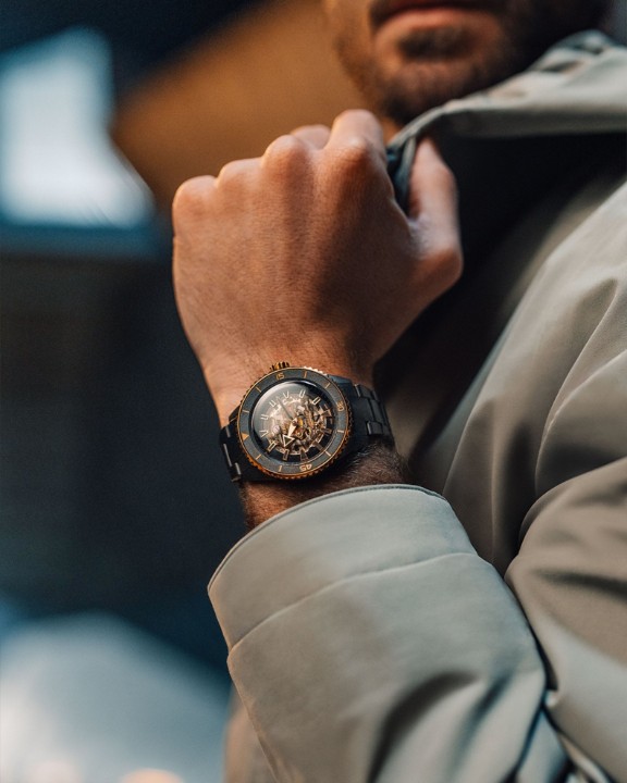 Obrázok z Rado Captain Cook High-Tech Ceramic Skeleton