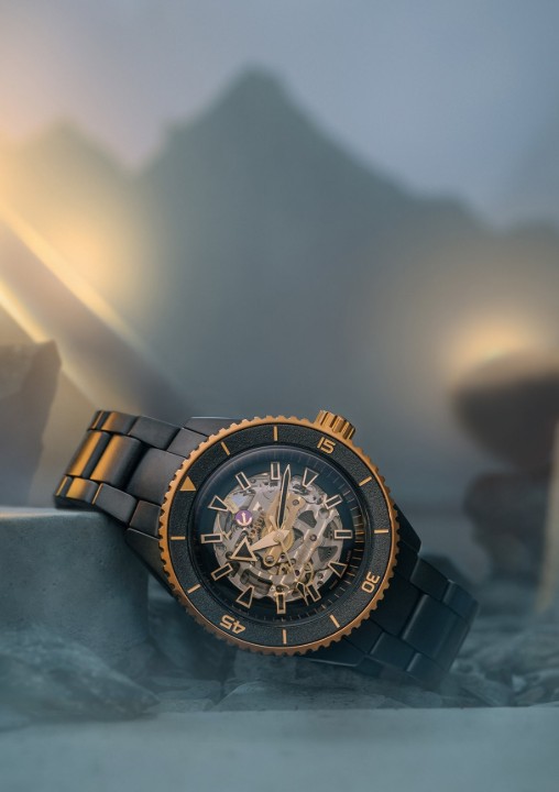 Obrázok z Rado Captain Cook High-Tech Ceramic Skeleton