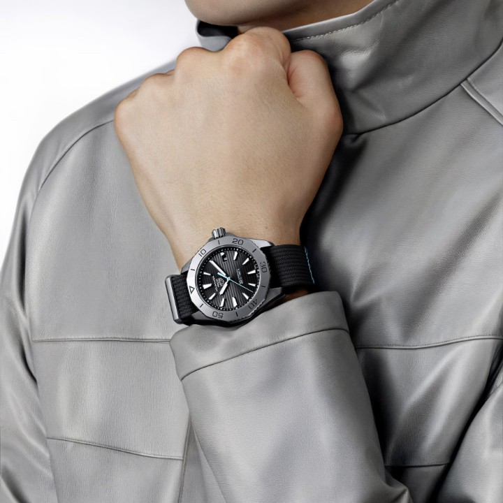 Obrázok z Tag Heuer Aquaracer Professional 200 Solargraph