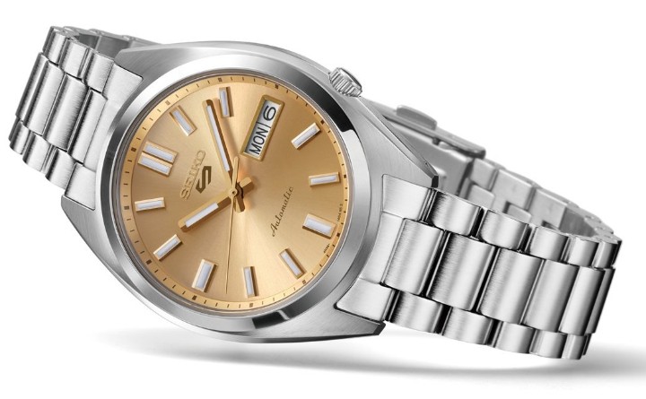 Obrázok z Seiko 5 Sports SNXS ‘Gold Cufflinks’