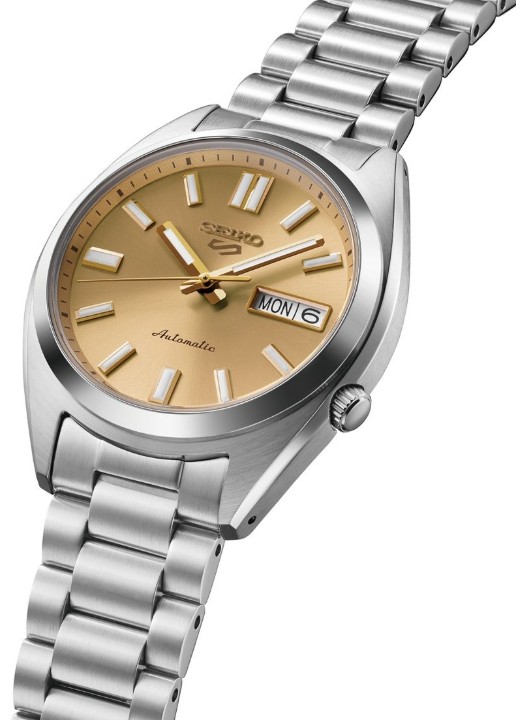 Obrázok z Seiko 5 Sports SNXS ‘Gold Cufflinks’