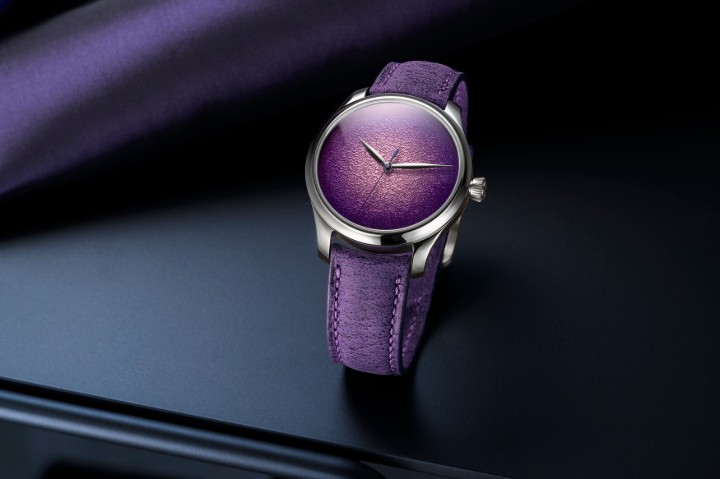 Obrázok z H. Moser & Cie Endeavour Centre Seconds Concept Purple Enamel