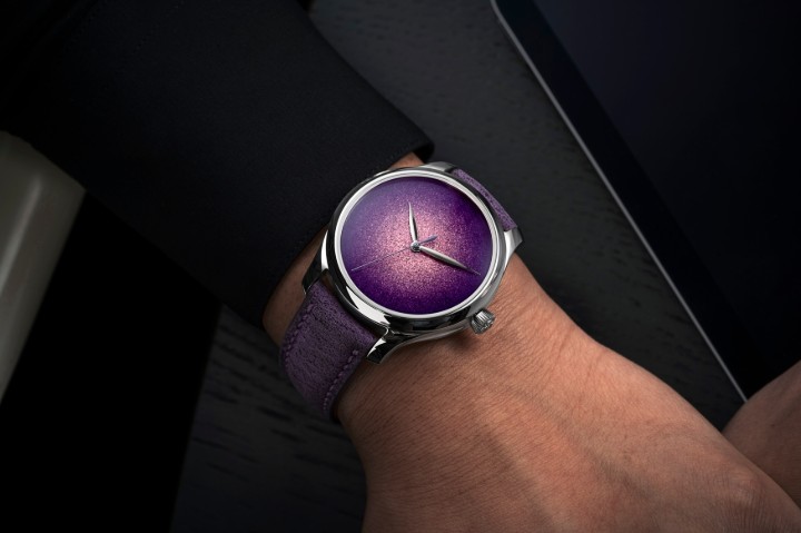 Obrázok z H. Moser & Cie Endeavour Centre Seconds Concept Purple Enamel