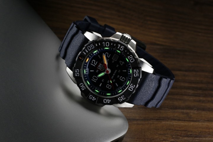 Obrázok z Luminox Navy SEAL 3250 Time Date Series