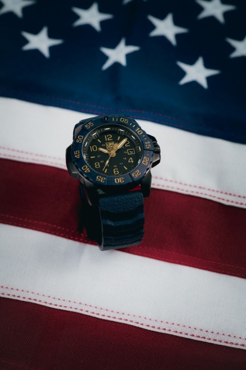 Obrázok z Luminox Navy SEAL Foundation 3250 Back to the Blue Series