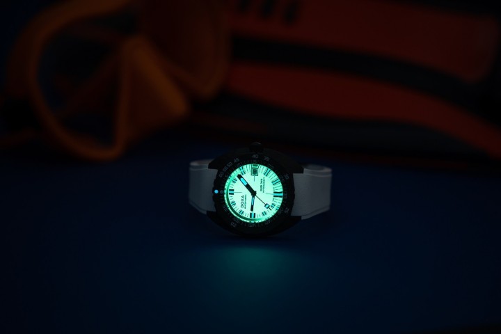 Obrázok z Doxa SUB 300 Carbon Whitepearl