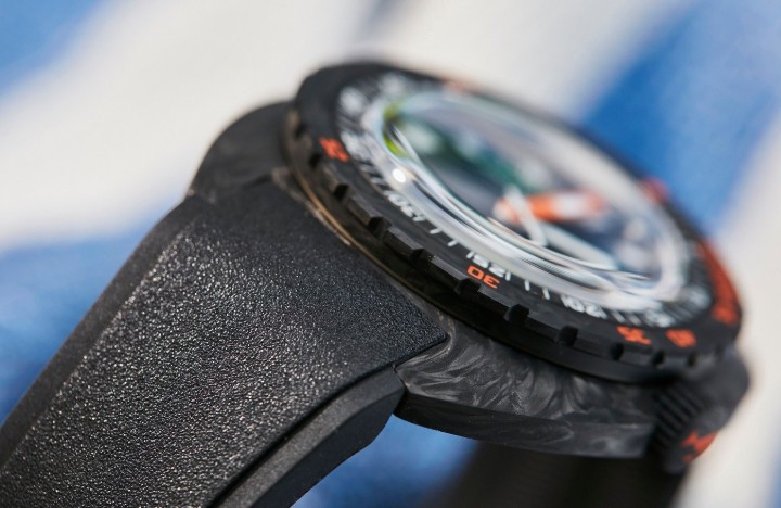 Obrázok z Doxa SUB 300 Carbon Caribbean