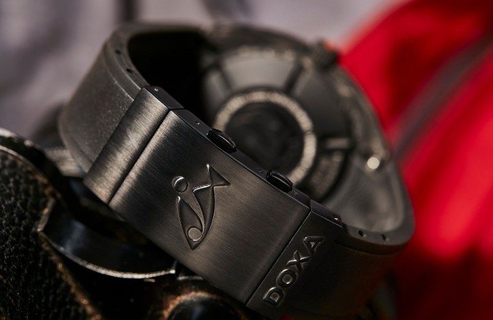 Obrázok z Doxa SUB 300 Carbon Searambler