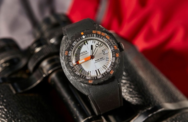 Obrázok z Doxa SUB 300 Carbon Searambler