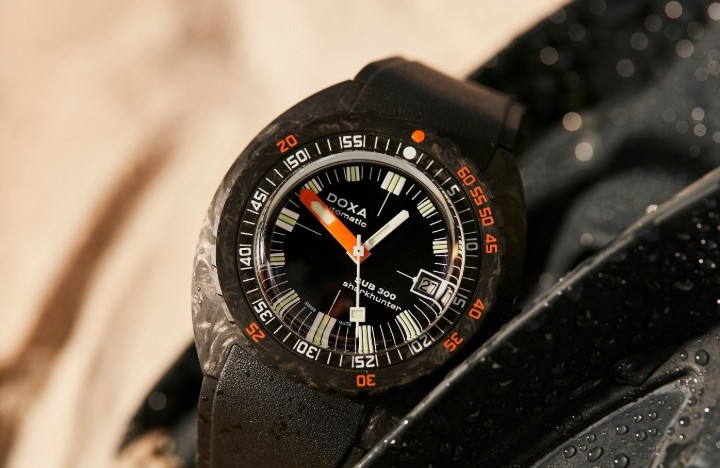 Obrázok z Doxa SUB 300 Carbon Sharkhunter