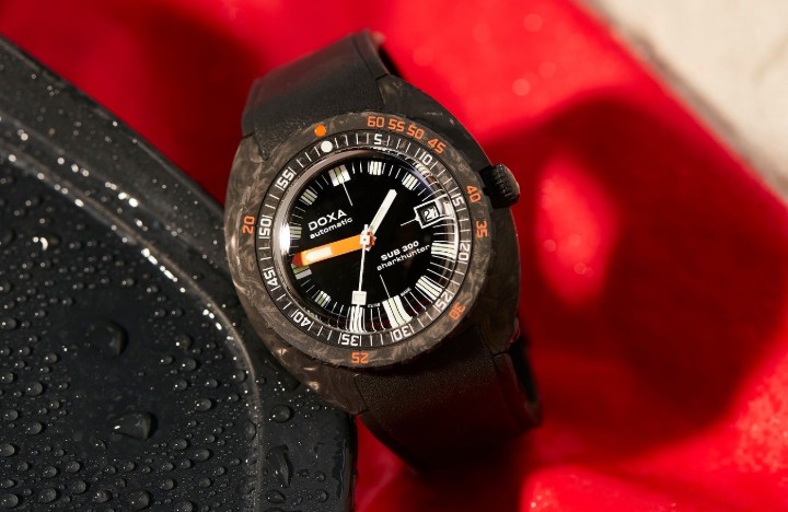 Obrázok z Doxa SUB 300 Carbon Sharkhunter