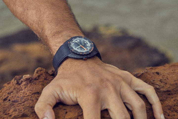 Obrázok z Doxa SUB 300 Carbon Sharkhunter