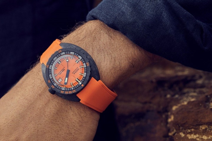 Obrázok z Doxa SUB 300 Carbon Professional