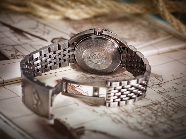 Obrázok z Doxa SUB 300T Clive Cussler Edition