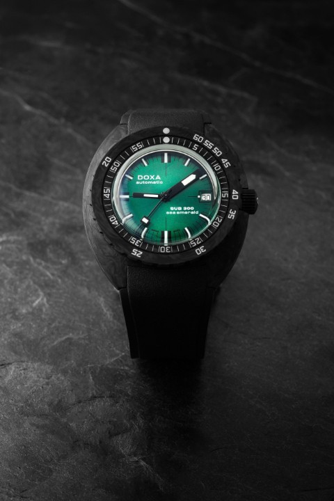 Obrázok z Doxa SUB 300 Carbon Sea Emerald