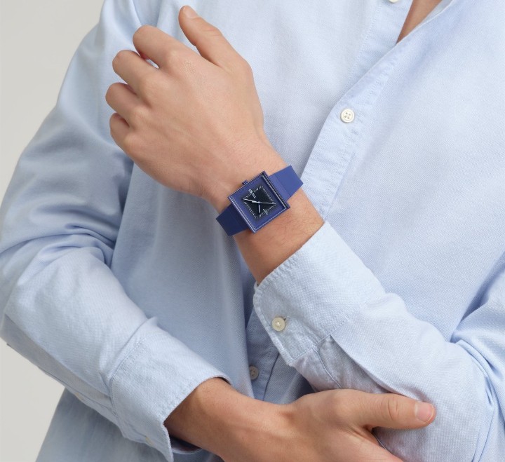 Obrázok z Swatch Squarely Blacklight