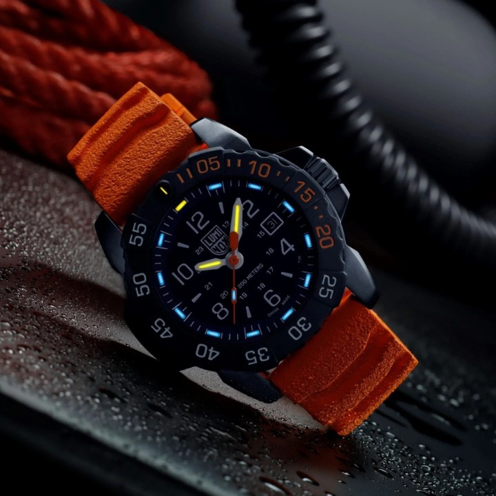 Obrázok z Luminox Navy SEAL Foundation 3250 Back to the Blue Series