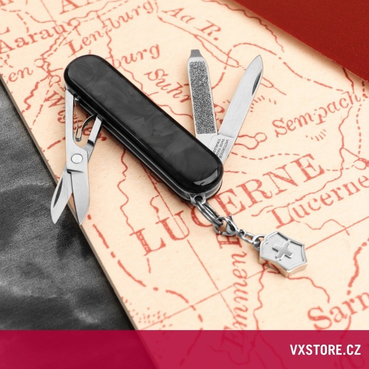 Obrázok z Kapesní nůž Victorinox Classic SD Brilliant Carbon