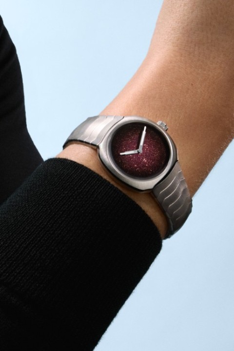 Obrázok z H. Moser & Cie Streamliner Two Hands Burgundy Fumé