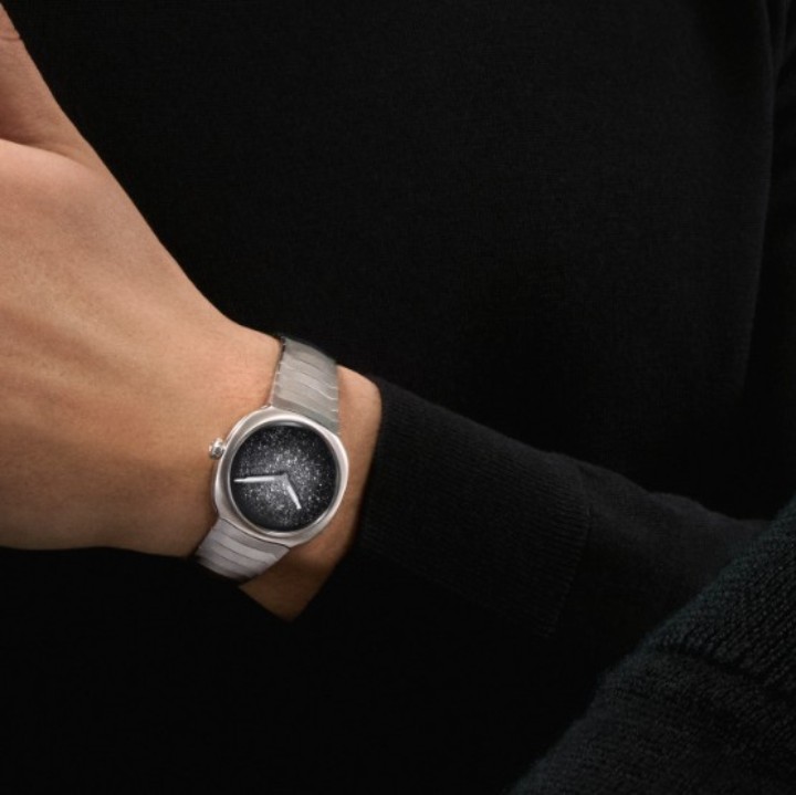 Obrázok z H. Moser & Cie Streamliner Two Hands Silver Fumé