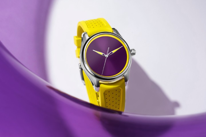 Obrázok z H. Moser & Cie Pioneer Centre Seconds Sun Berry