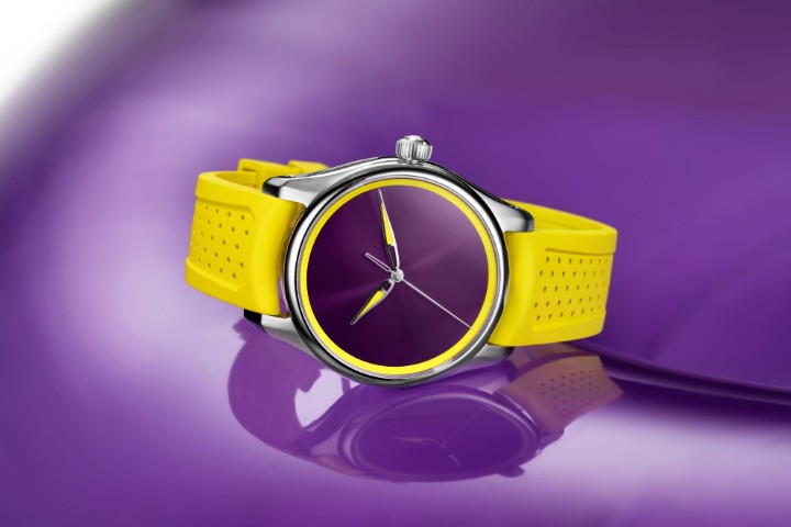 Obrázok z H. Moser & Cie Pioneer Centre Seconds Sun Berry