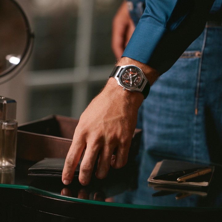 Obrázok z Bulova CURV Dress Quartz 10th Anniversary Edition
