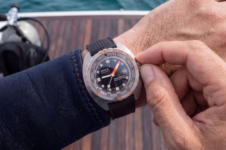 Obrázok z Doxa SUB 300 Ti5 Sharkhunter