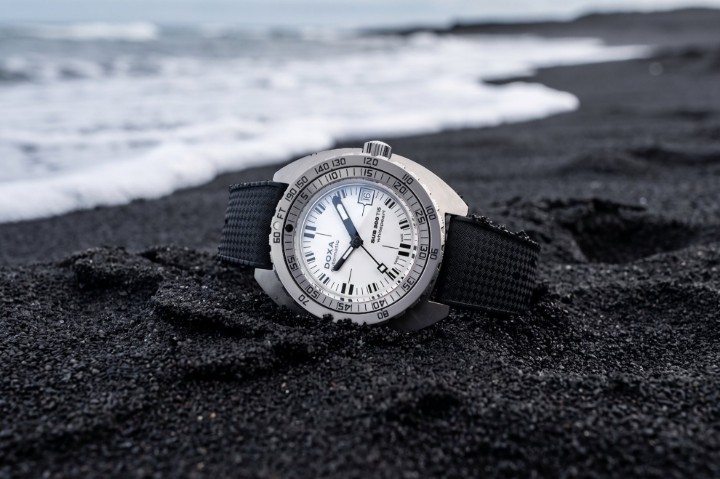 Obrázok z Doxa SUB 300 Ti5 Whitepearl