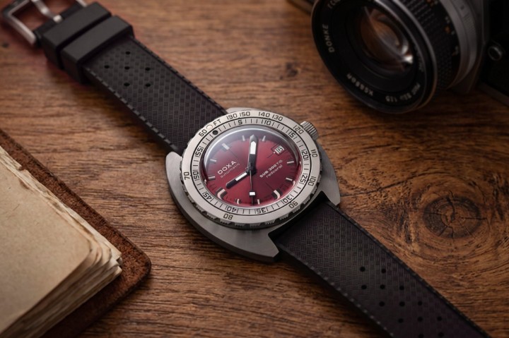 Obrázok z Doxa SUB 300 Ti5 Redcoral