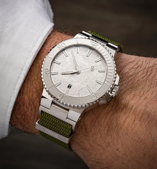 Obrázok z Oris Aquis Date Oris Social Club Edition II