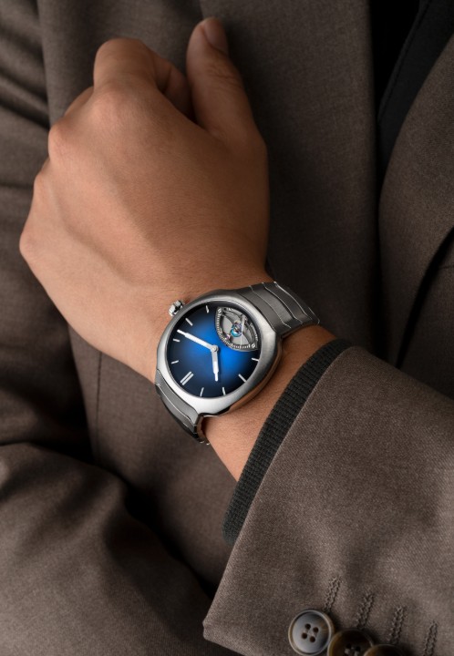 Obrázok z H. Moser & Cie Streamliner Retrograde Funky Blue