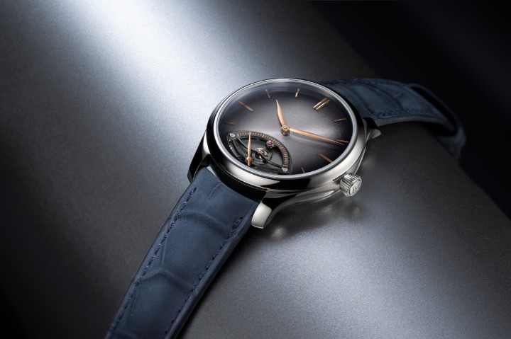Obrázok z H. Moser & Cie Endeavour Retrograde Grey Fumé