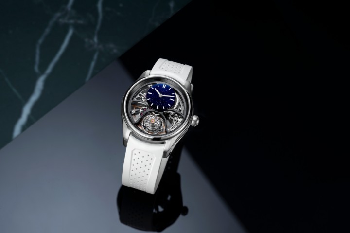 Obrázok z H. Moser & Cie Pioneer Cylindrical Tourbillon Skeleton Aventurine Saquon Barkley Edition