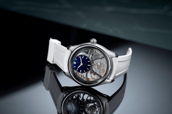 Obrázok z H. Moser & Cie Pioneer Cylindrical Tourbillon Skeleton Aventurine Saquon Barkley Edition