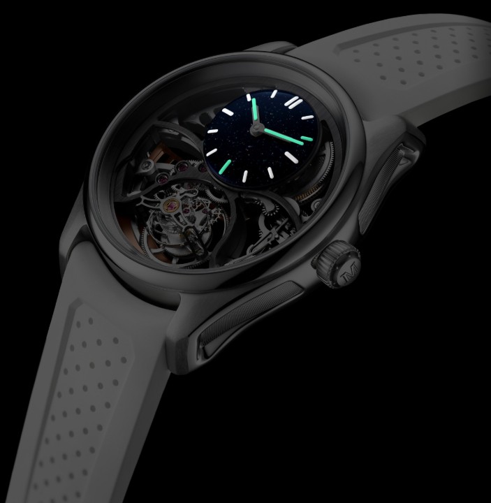 Obrázok z H. Moser & Cie Pioneer Cylindrical Tourbillon Skeleton Aventurine Saquon Barkley Edition